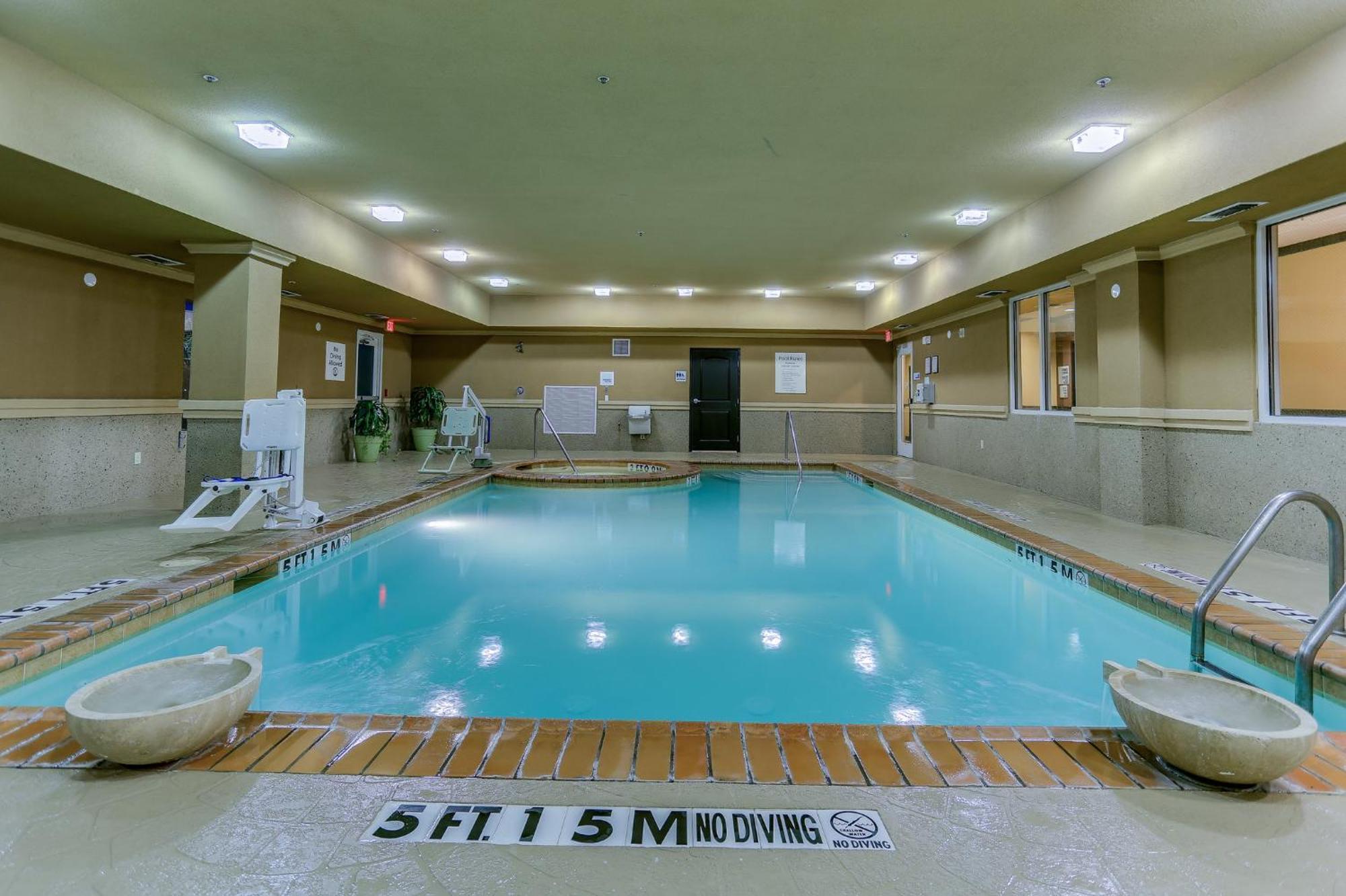 Holiday Inn Express Hotel & Suites Huntsville By Ihg Exterior foto